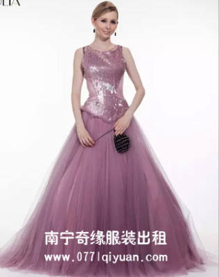 南宁主持人服装与婚纱礼服出租全攻略 热门区域与选择指南